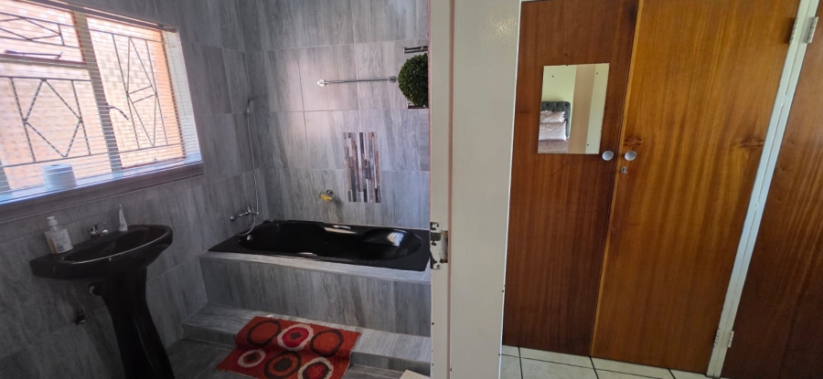 4 Bedroom Property for Sale in Meiringspark North West